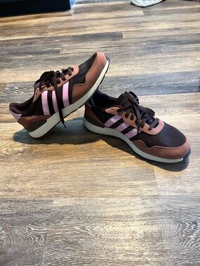 adidas Women's Brown & Pink Retro-Style Sneakers